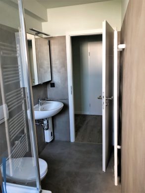 Helles Apartment mit  Einbauküche, Terrasse und Tiefgaragenstellplatz in verkehrsgünstiger Lage 50354 Hürth, Etagenwohnung