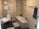 TOP 2 Zimmer mit großem Balkon! - Badezimmer mit Badewanne, Moosweg 5 in Leverkusen, Immodez GmbH, Hausverwaltung, Immobilienmakler, Köln und Umgebung (2)