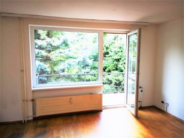 Gut geschnittene 3 Zimmer Wohnung mit Balkon und Garage 40472 Düsseldorf / Rath, Etagenwohnung