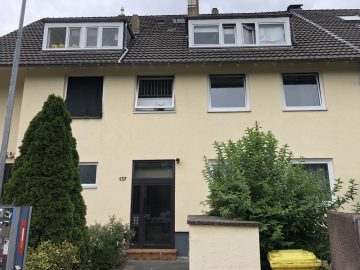 Ruhige 2 Zimmerwohnung mit Balkon und Stellplatz 40472 Düsseldorf / Rath, Etagenwohnung
