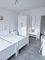 **Gepflegtes Apartment mit Küche** - Blick in den Wohnbereich 5, Adamsstraße 80, 51063 Köln, Immodez GmbH, Makler, Hausverwalter & WEG Verwalter Köln